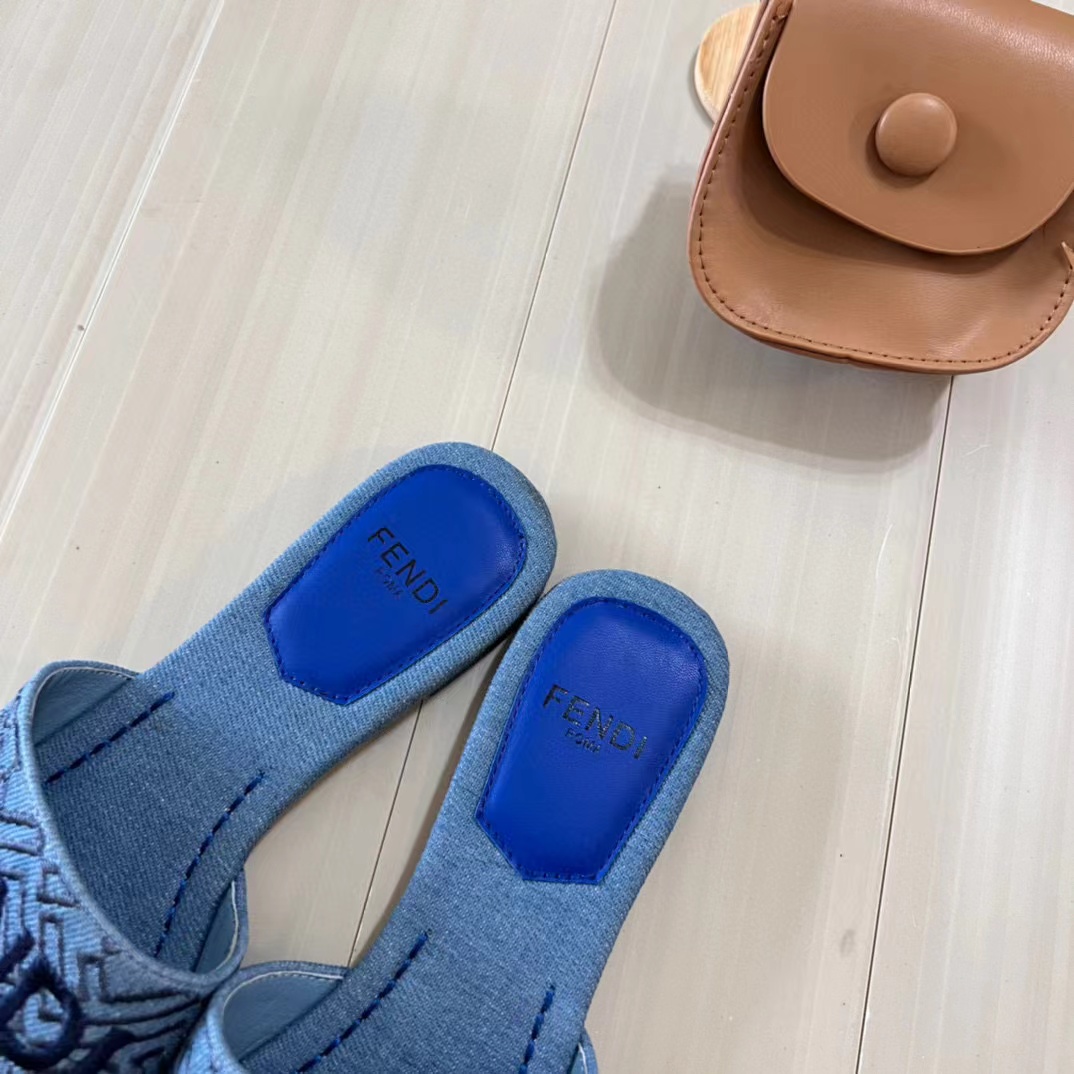 FEND1 刺繍入りレタースリッパ【50%割引+送料無料】