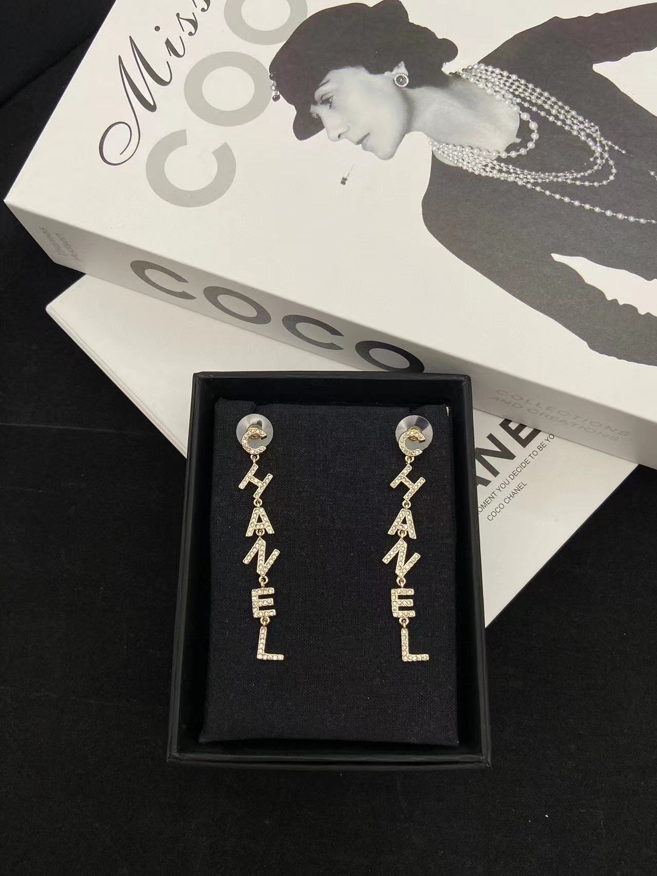 CHANE1 ダイヤモンドレタースタッドピアス+ブレスレット+ネックレスの3点セット【50%割引+送料無料】