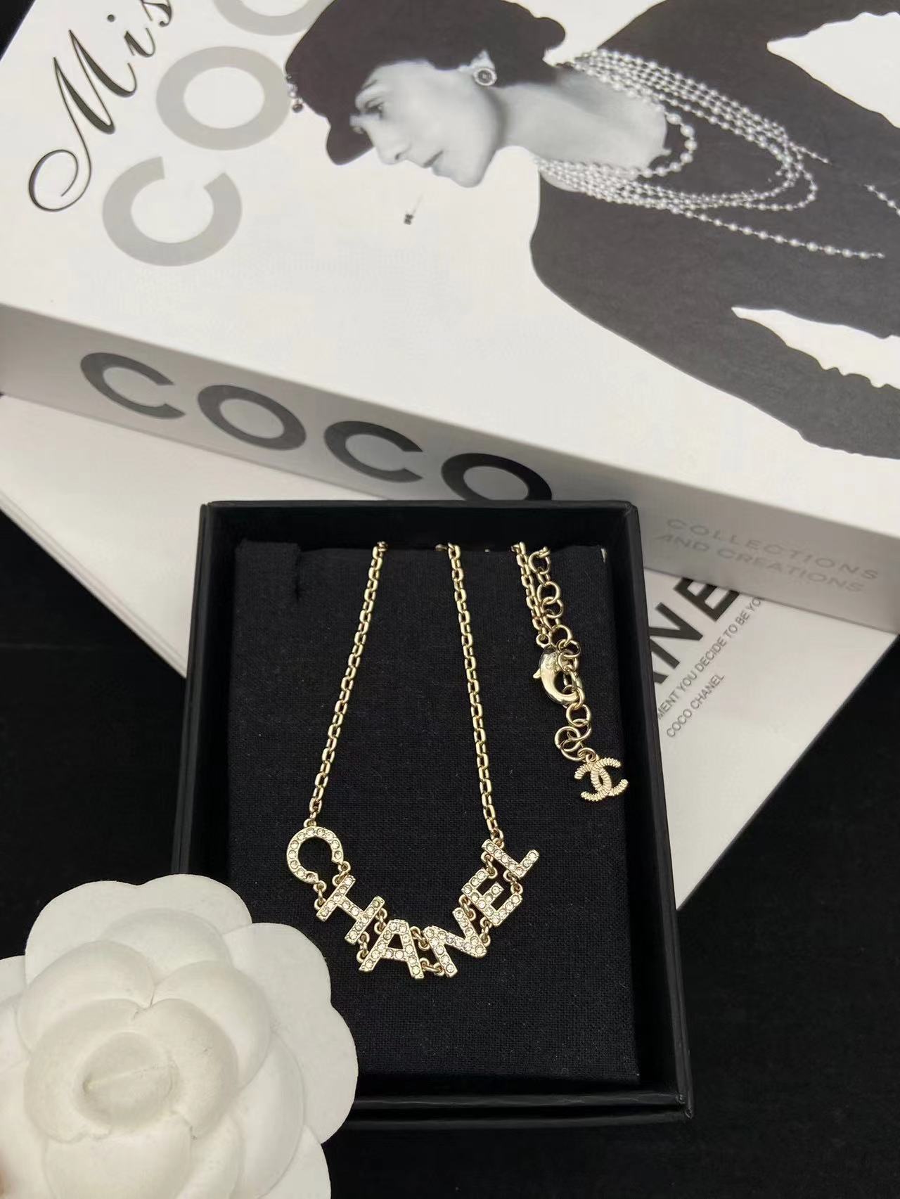 CHANE1 ダイヤモンドレタースタッドピアス+ブレスレット+ネックレスの3点セット【50%割引+送料無料】