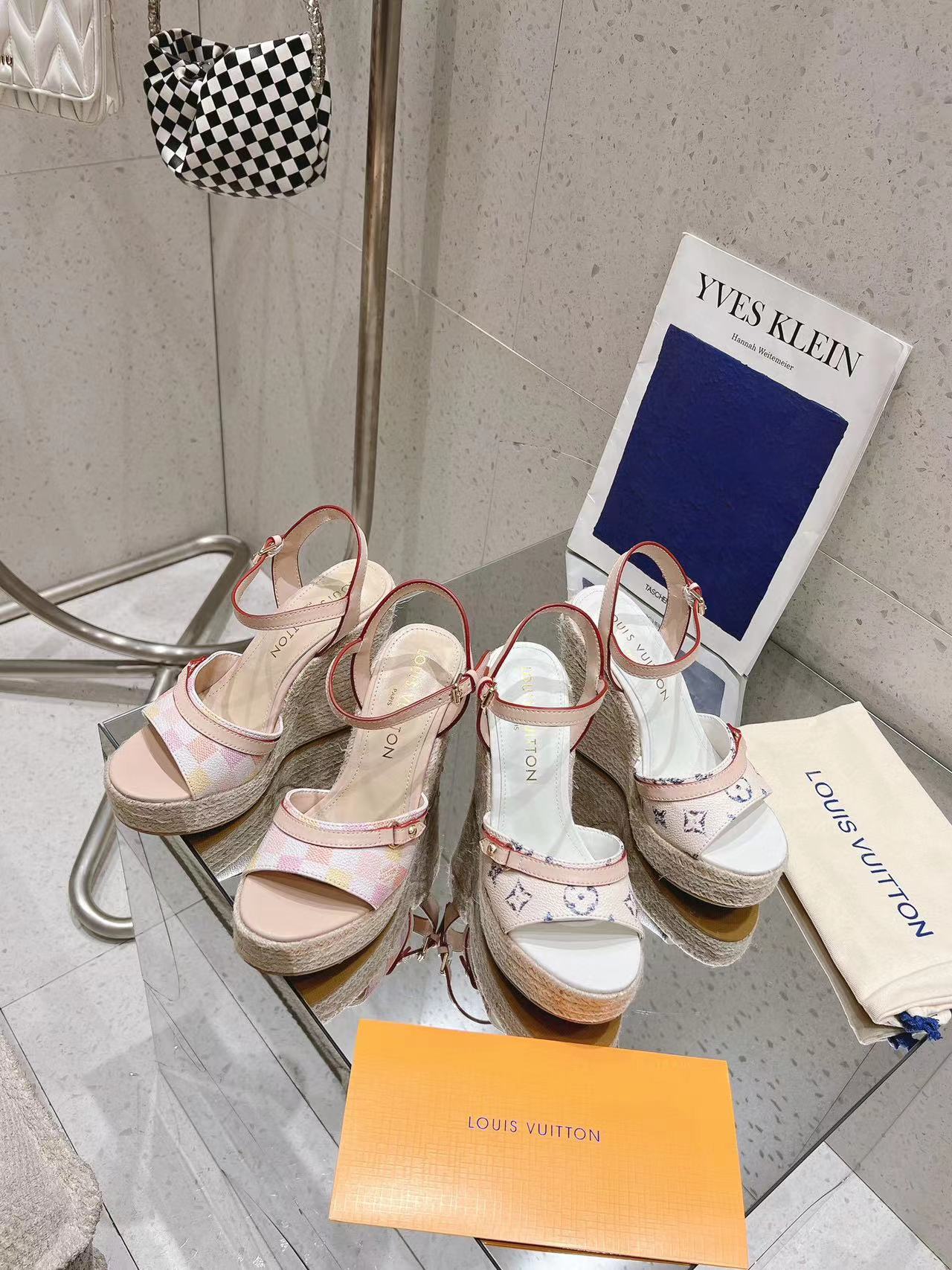 LV高品質ウェッジストローサンダル【50%割引+送料無料】