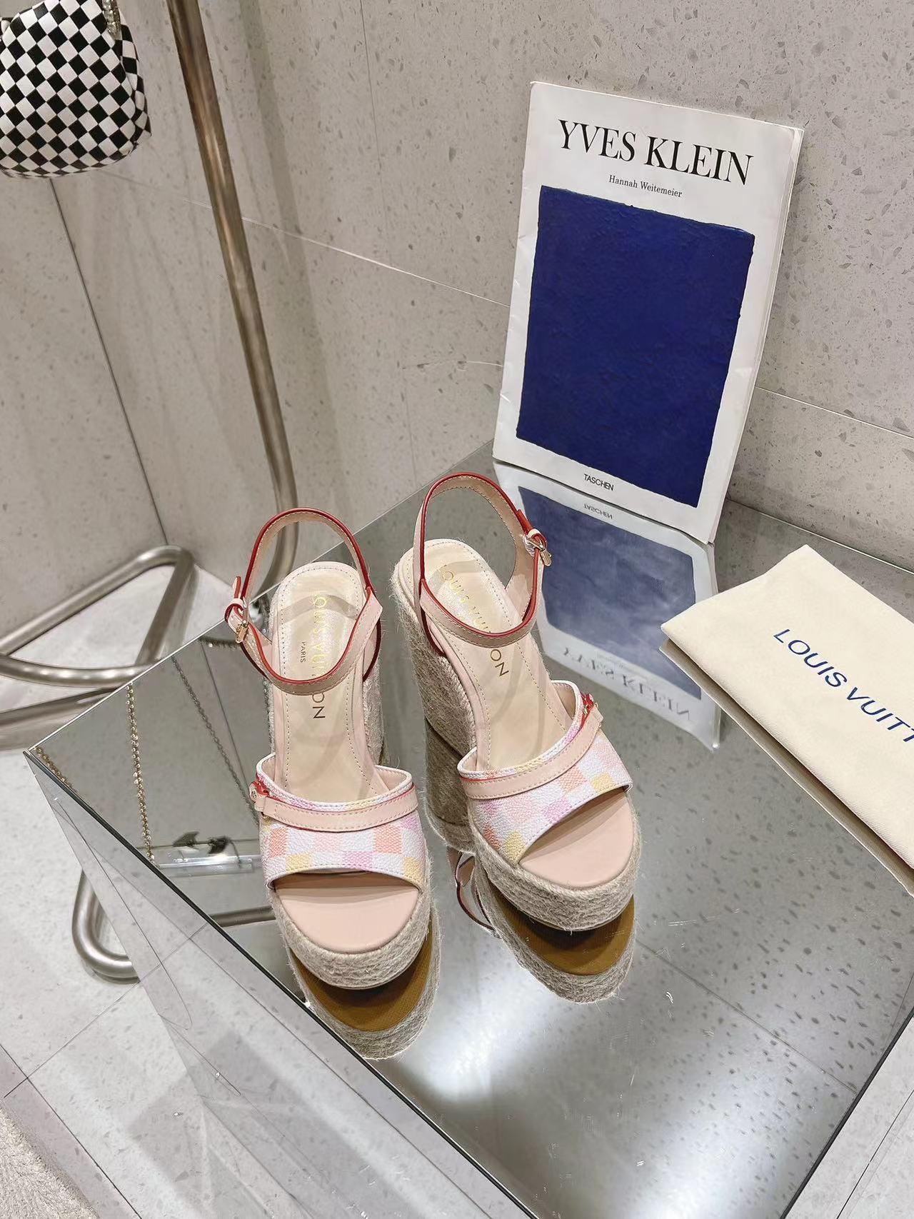 LV高品質ウェッジストローサンダル【50%割引+送料無料】