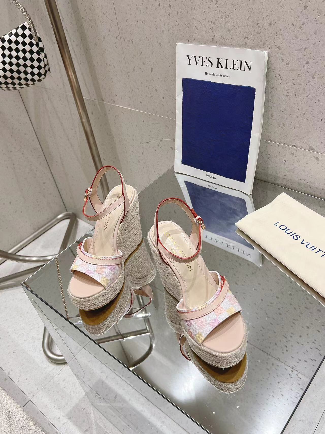 LV高品質ウェッジストローサンダル【50%割引+送料無料】