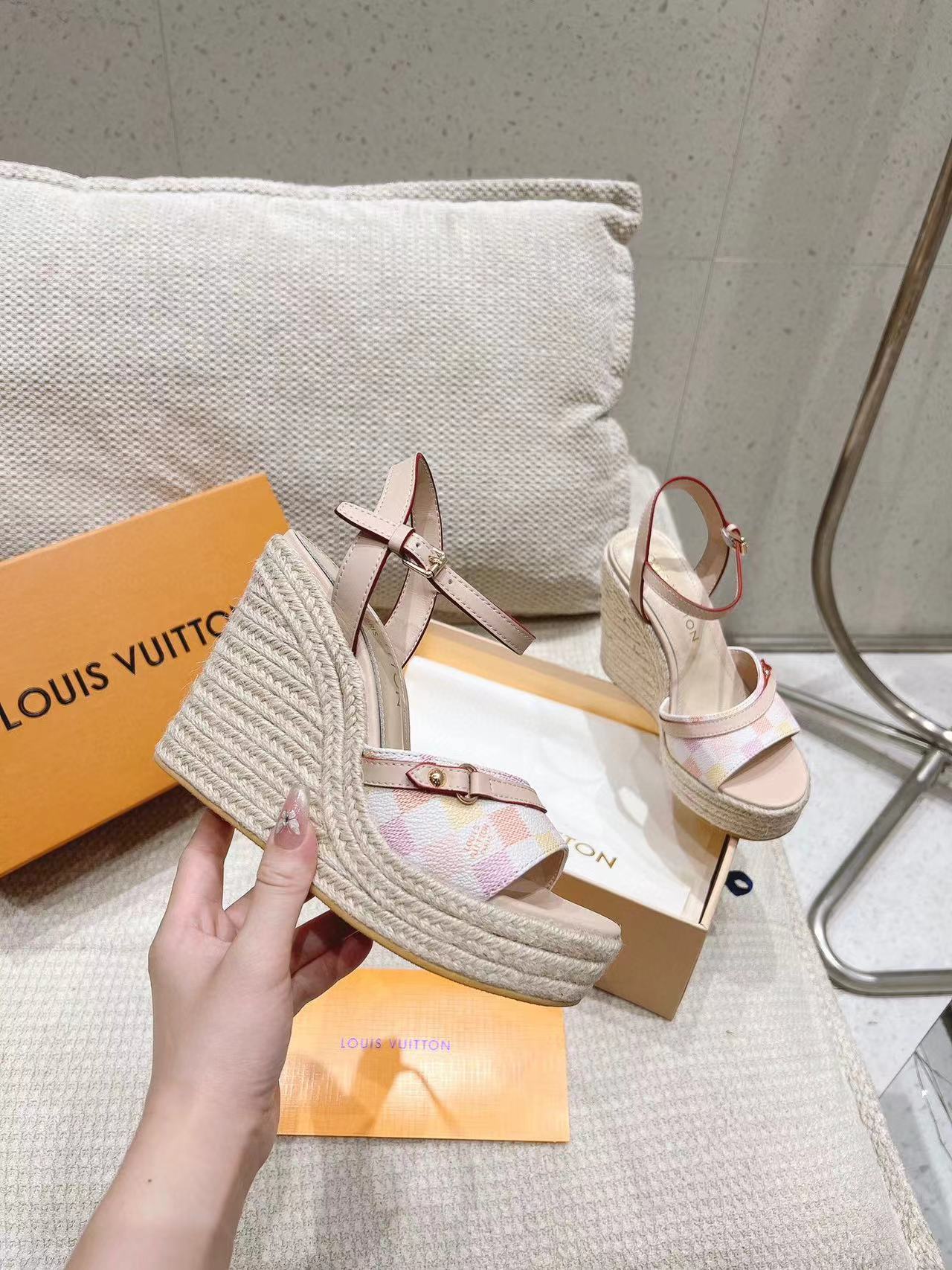 LV高品質ウェッジストローサンダル【50%割引+送料無料】