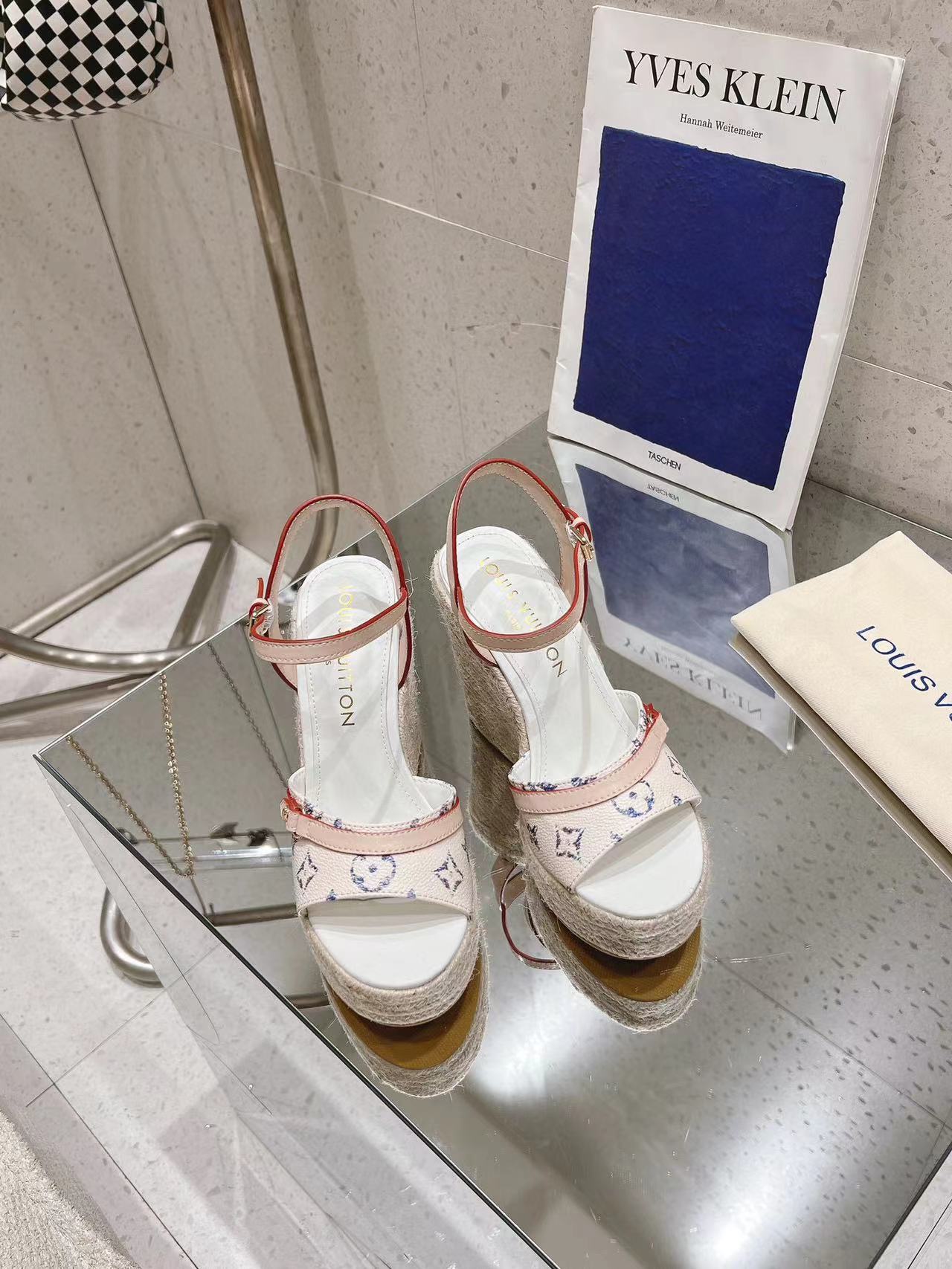 LV高品質ウェッジストローサンダル【50%割引+送料無料】