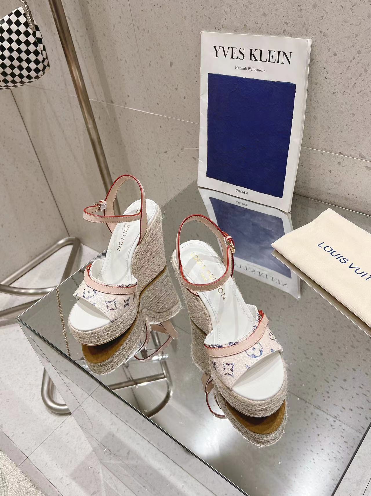 LV高品質ウェッジストローサンダル【50%割引+送料無料】