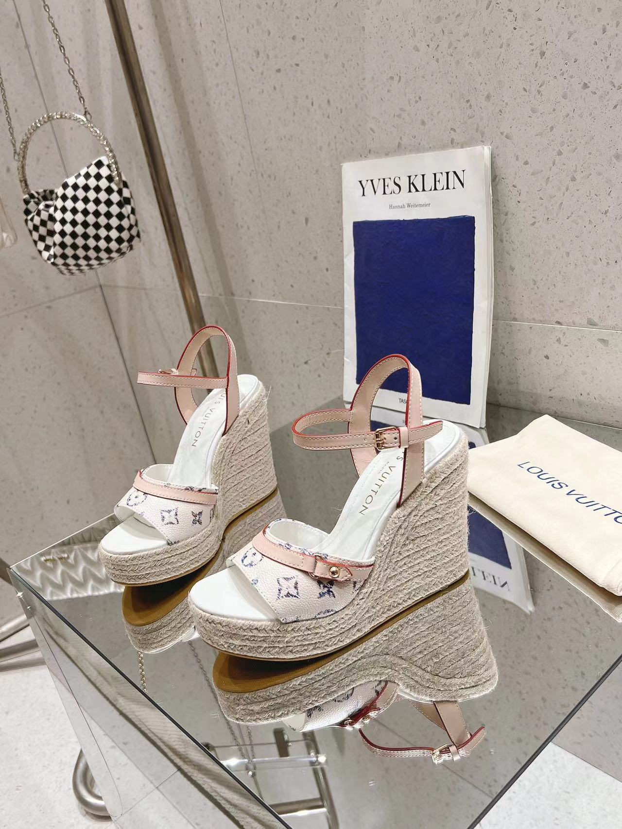 LV高品質ウェッジストローサンダル【50%割引+送料無料】