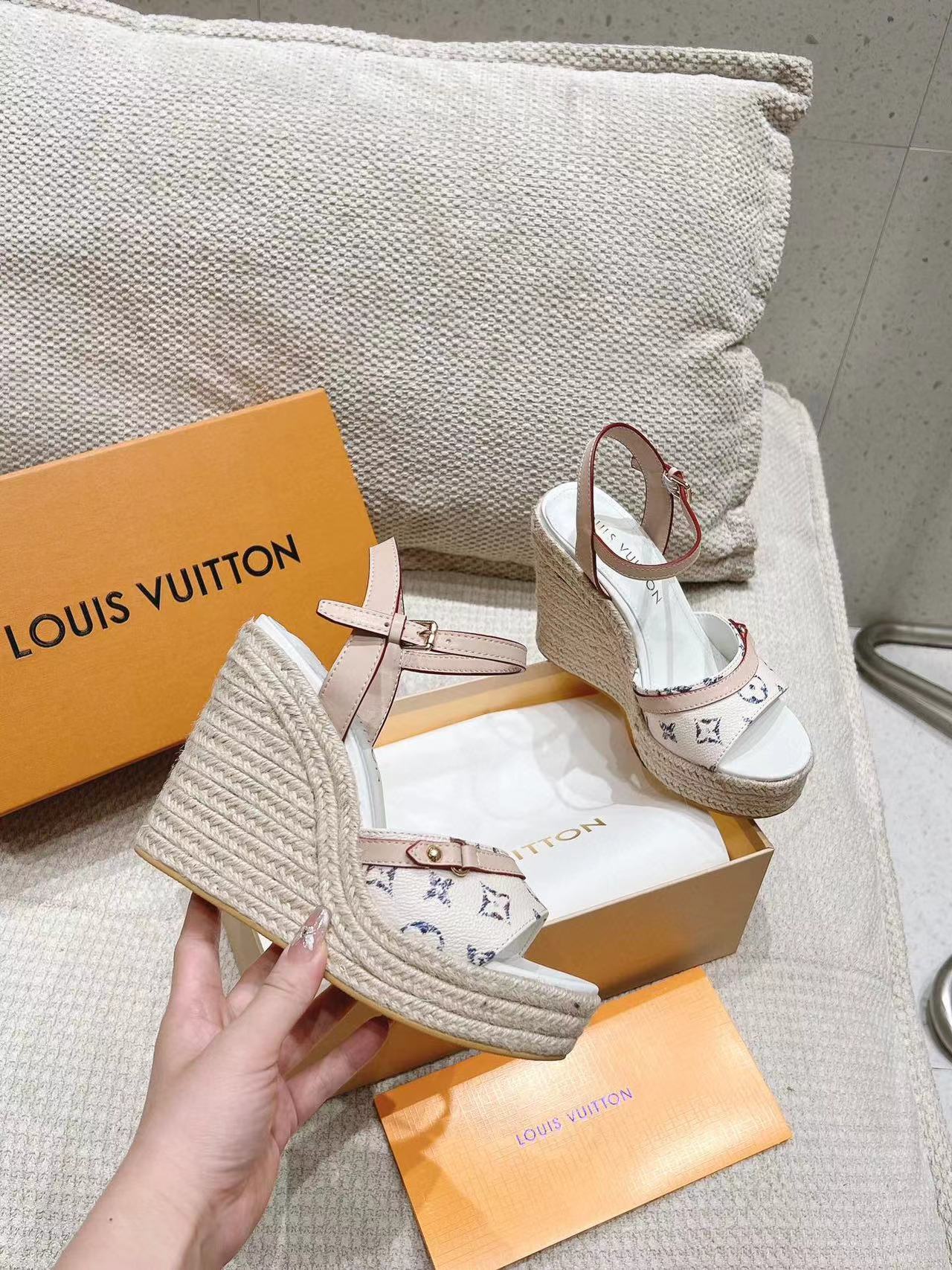 LV高品質ウェッジストローサンダル【50%割引+送料無料】