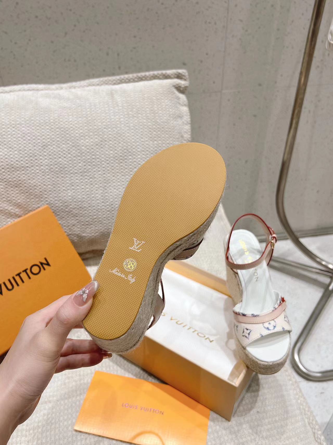 LV高品質ウェッジストローサンダル【50%割引+送料無料】