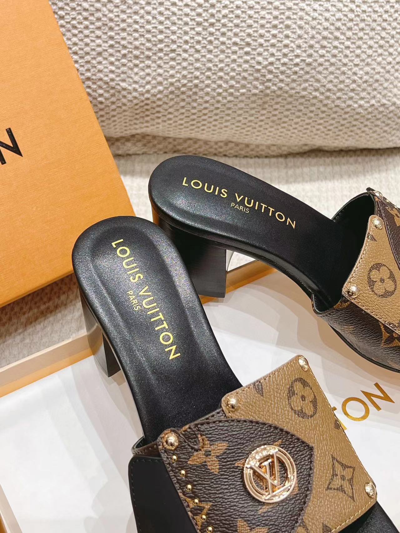 LV高品質四つ葉のクローバーハイヒールスリッパ【50%割引+送料無料】