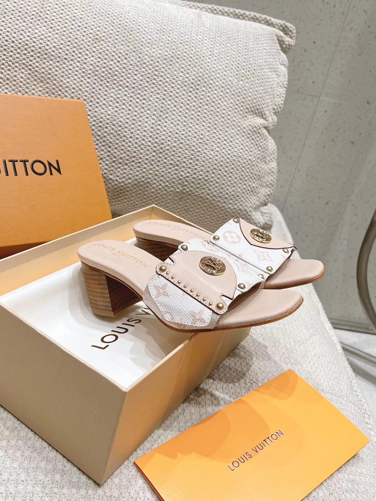 LV高品質四つ葉のクローバーハイヒールスリッパ【50%割引+送料無料】