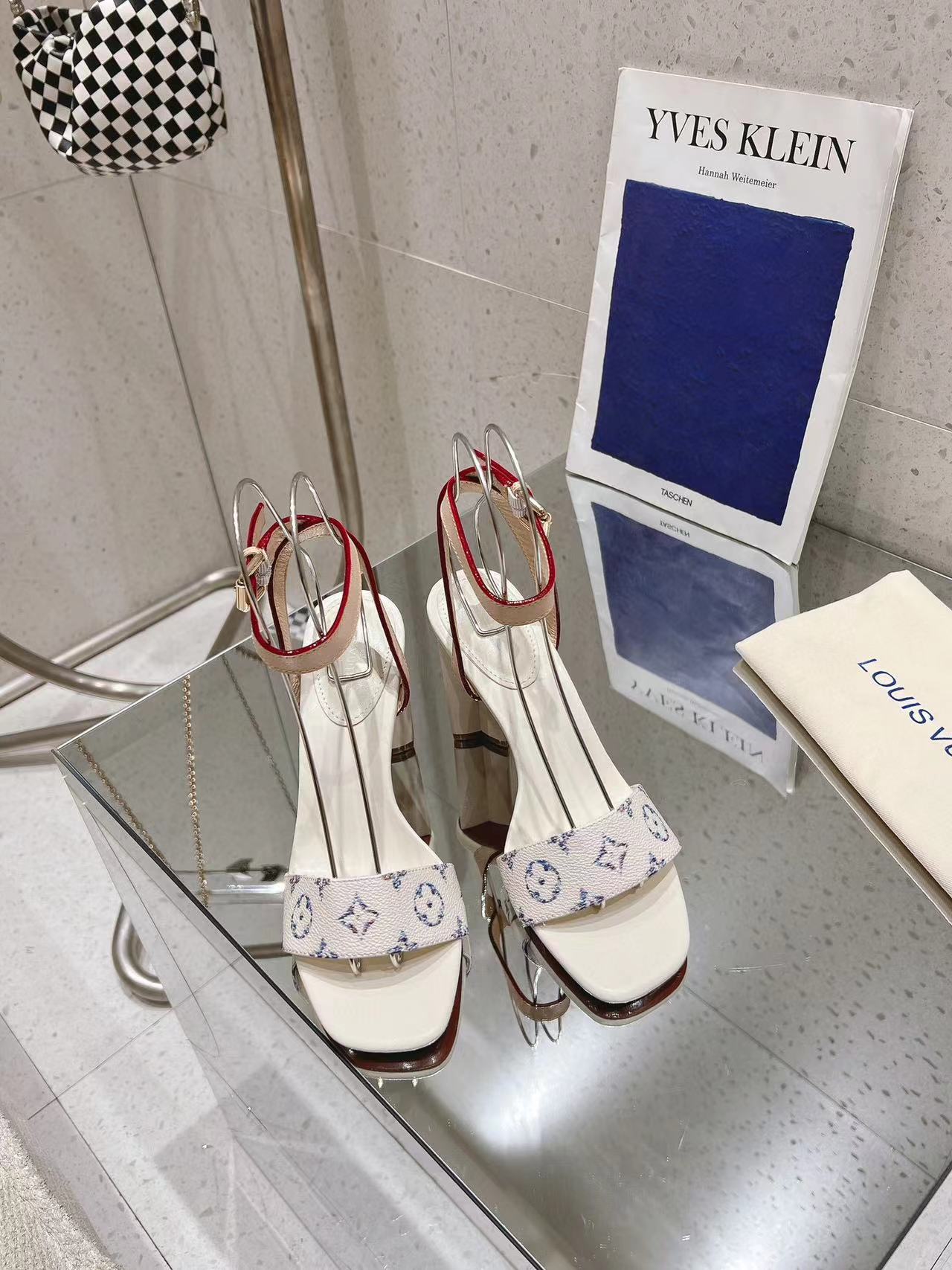 LV高品質レザーサンダル【50％割引+送料無料】