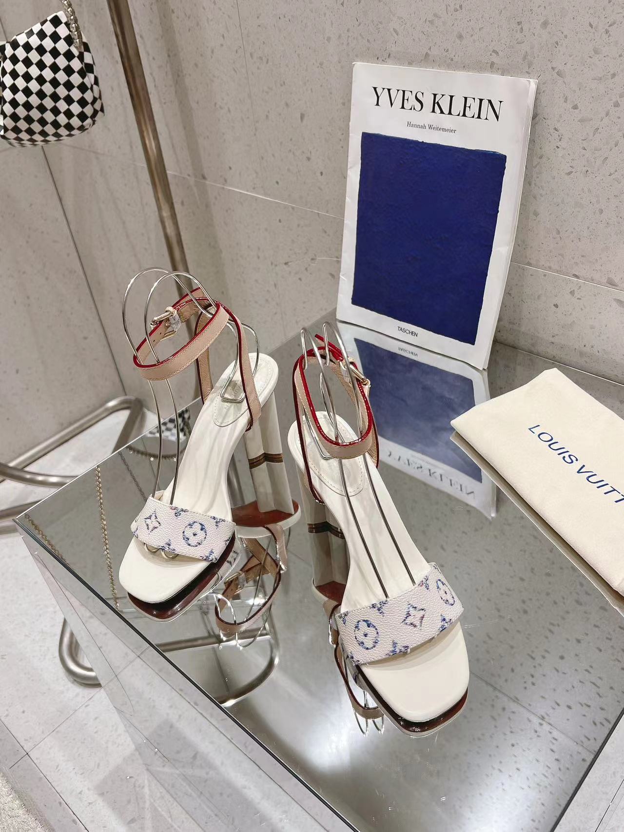 LV高品質レザーサンダル【50％割引+送料無料】