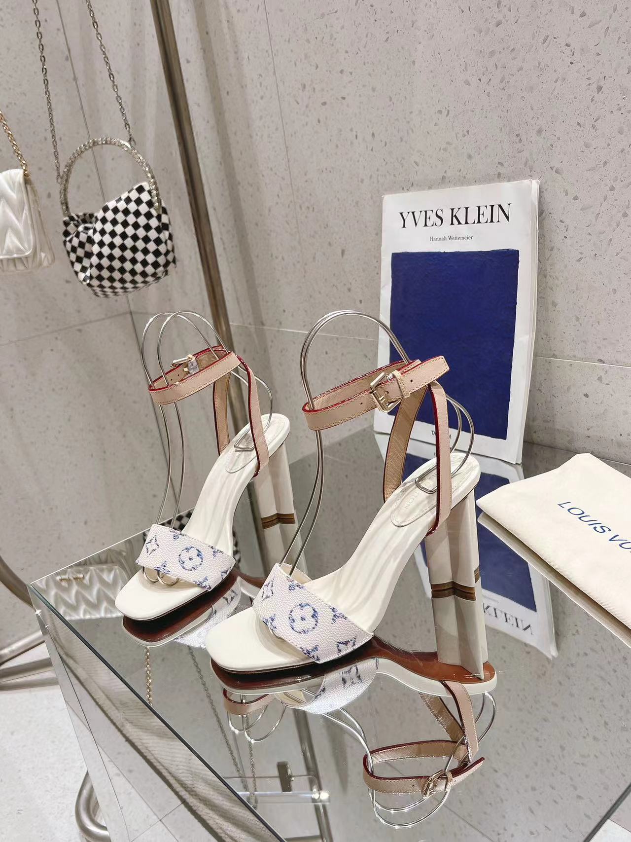 LV高品質レザーサンダル【50％割引+送料無料】