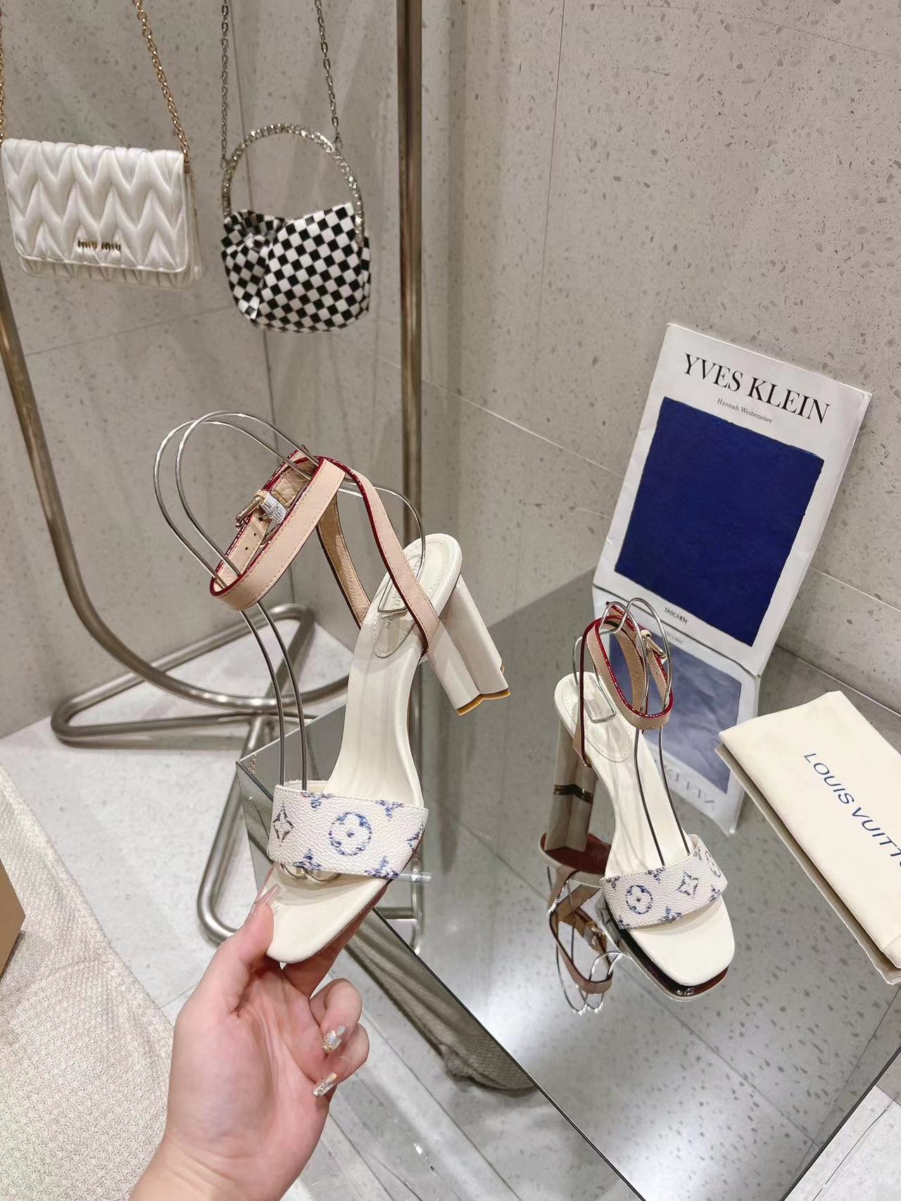 LV高品質レザーサンダル【50％割引+送料無料】