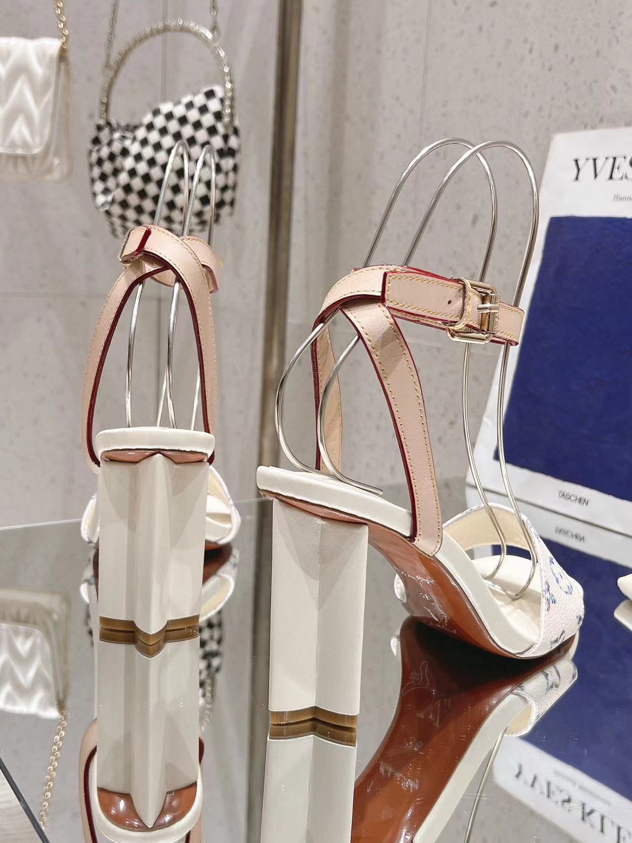 LV高品質レザーサンダル【50％割引+送料無料】