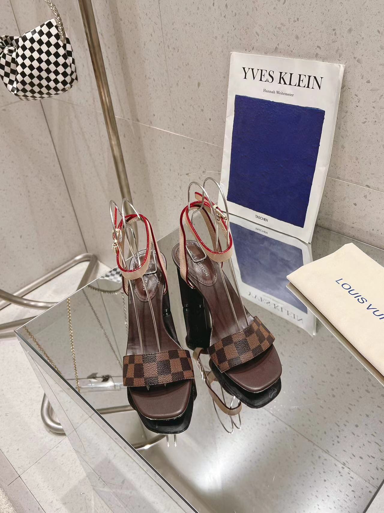 LV高品質レザーサンダル【50％割引+送料無料】