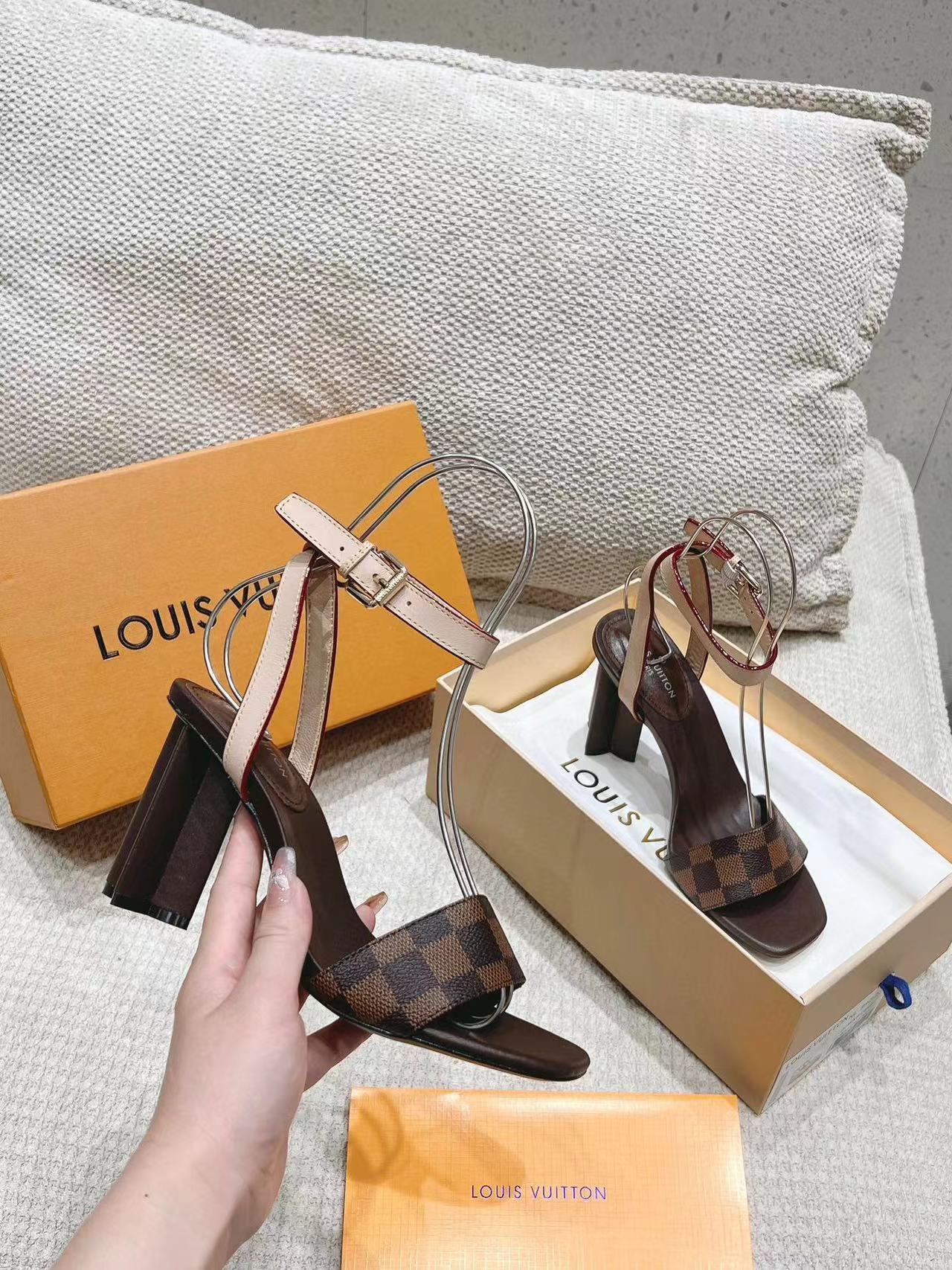 LV高品質レザーサンダル【50％割引+送料無料】