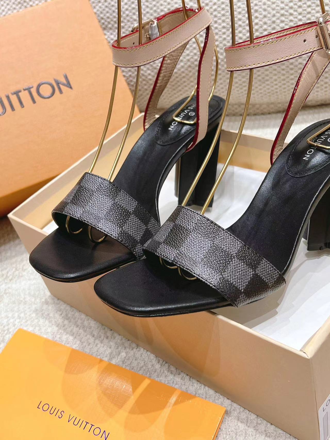 LV高品質レザーサンダル【50％割引+送料無料】