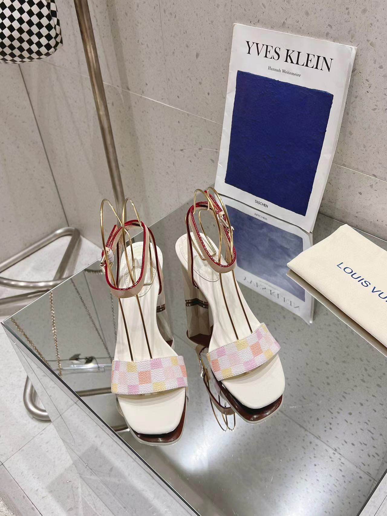 LV高品質レザーサンダル【50％割引+送料無料】