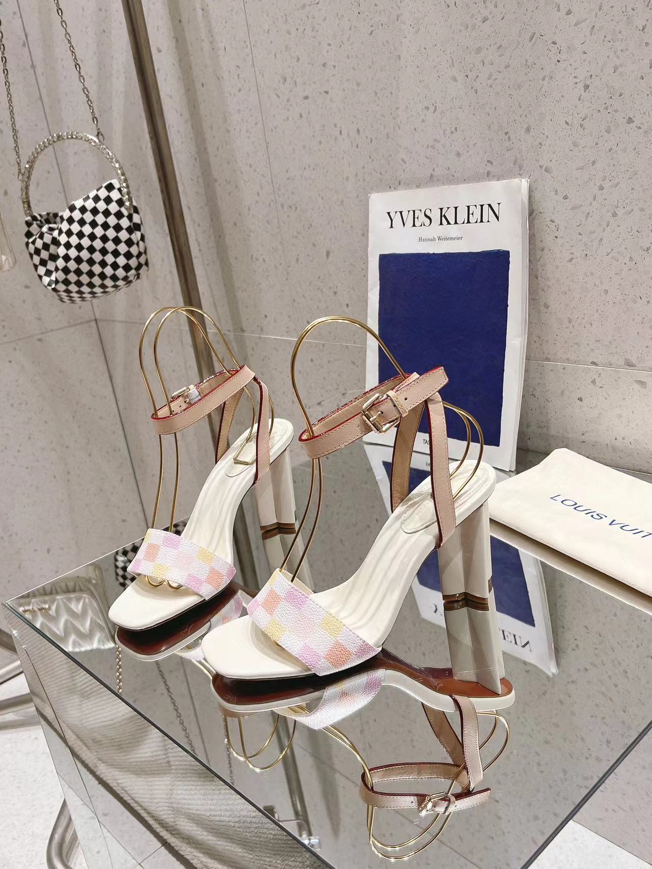 LV高品質レザーサンダル【50％割引+送料無料】