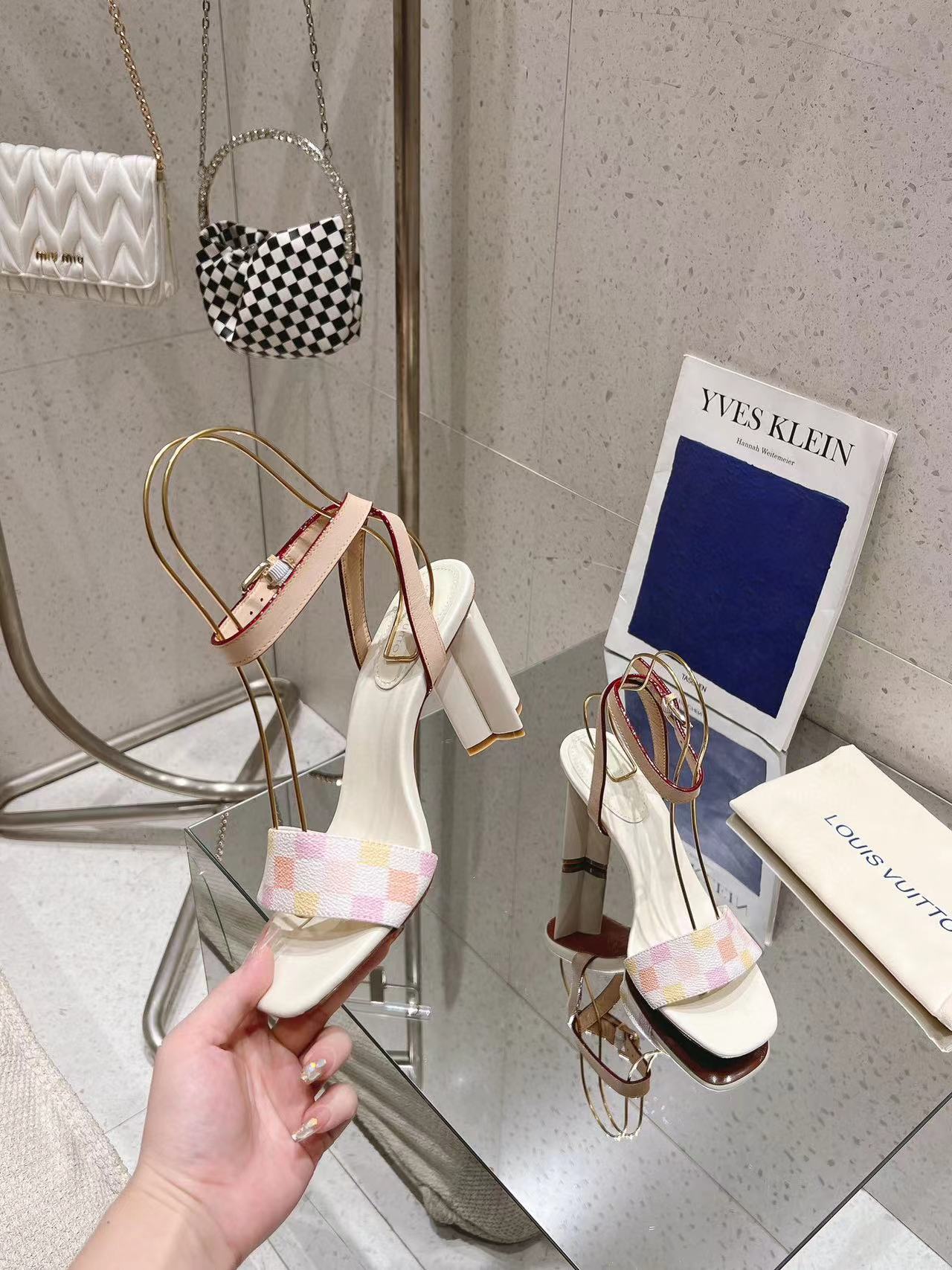 LV高品質レザーサンダル【50％割引+送料無料】