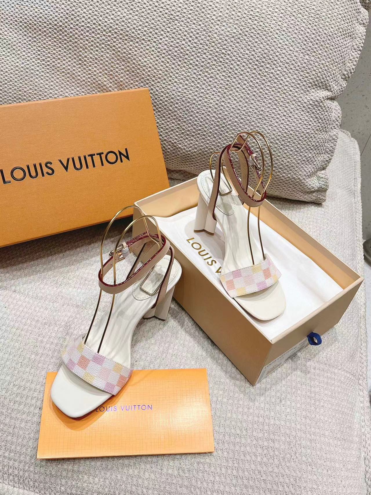 LV高品質レザーサンダル【50％割引+送料無料】