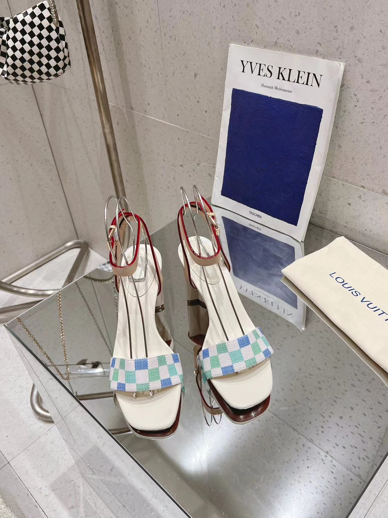 LV高品質レザーサンダル【50％割引+送料無料】