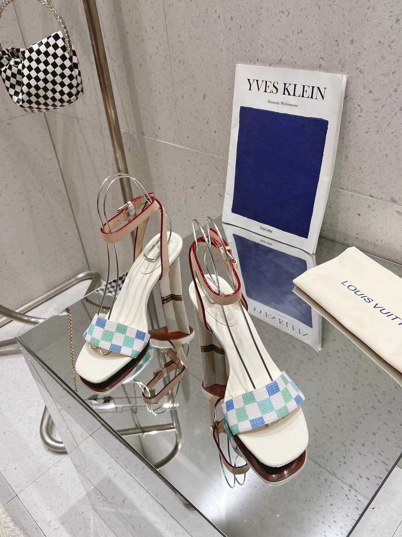 LV高品質レザーサンダル【50％割引+送料無料】