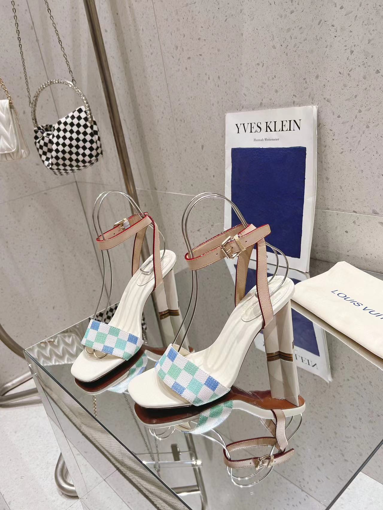 LV高品質レザーサンダル【50％割引+送料無料】