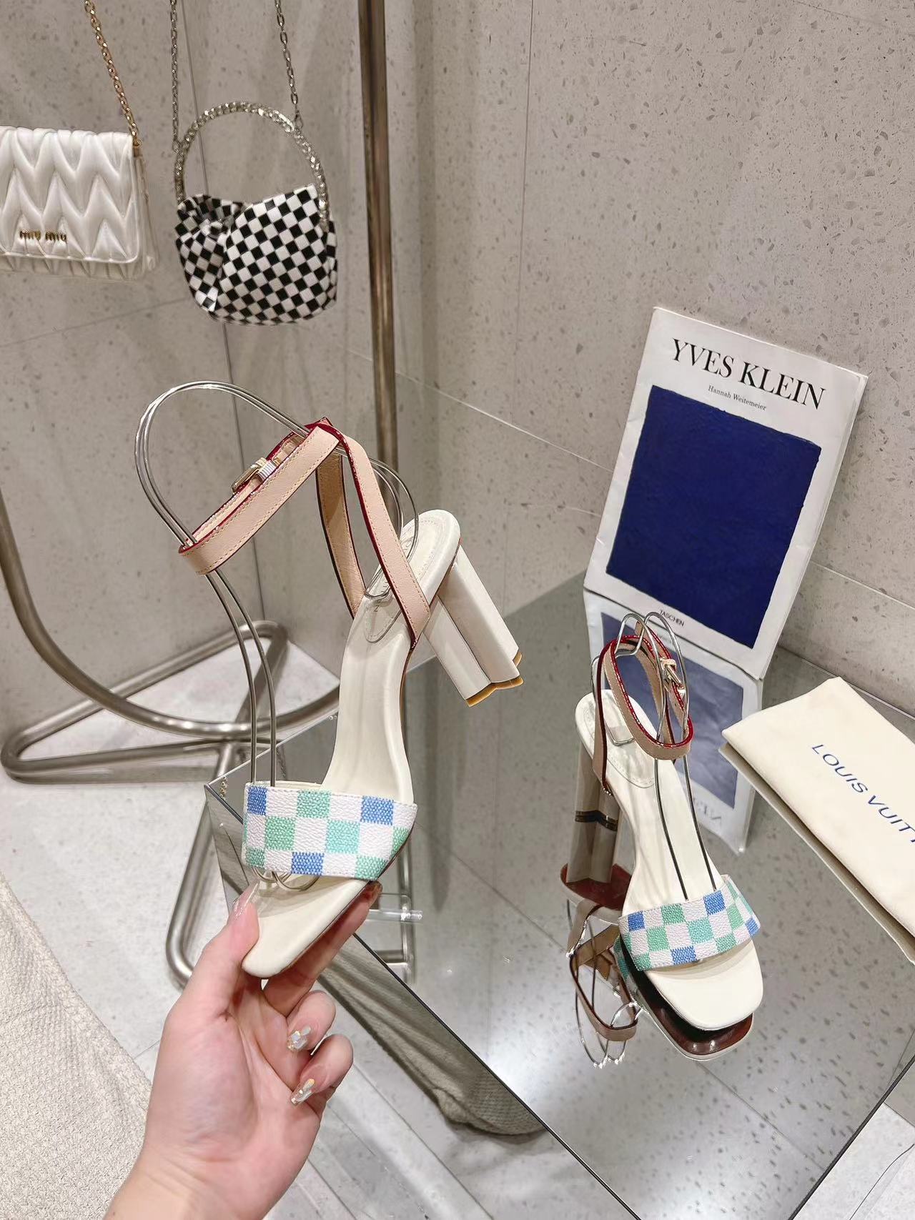 LV高品質レザーサンダル【50％割引+送料無料】