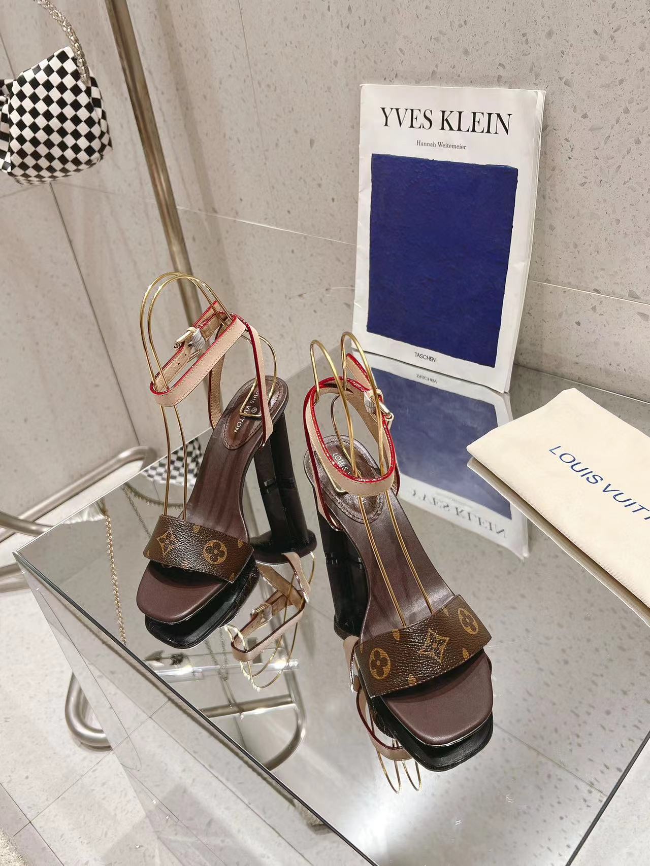 LV高品質レザーサンダル【50％割引+送料無料】