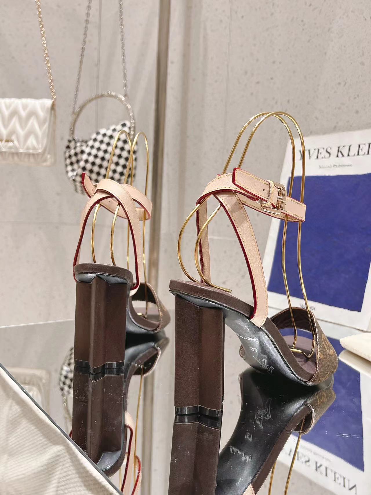 LV高品質レザーサンダル【50％割引+送料無料】