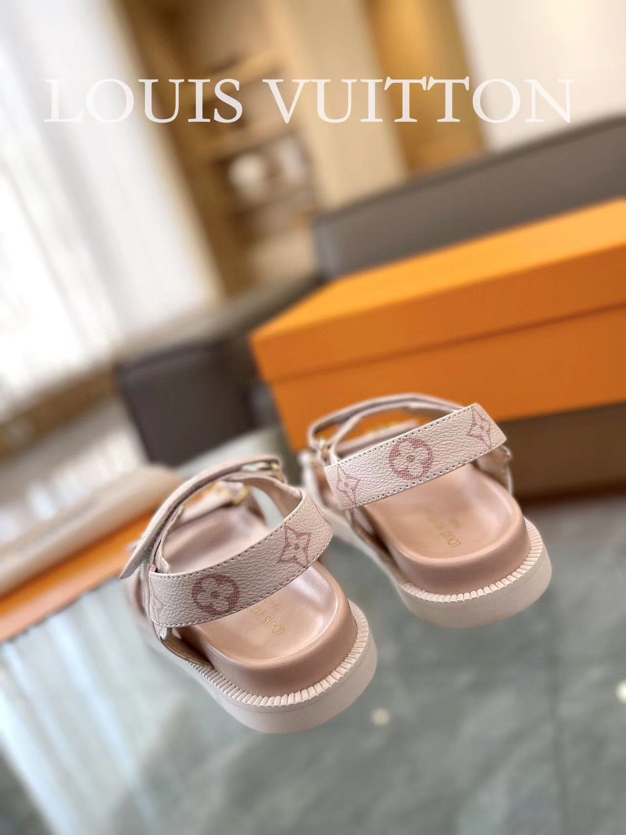 LV ハイクオリティフラットサンダル【50%割引+送料無料】