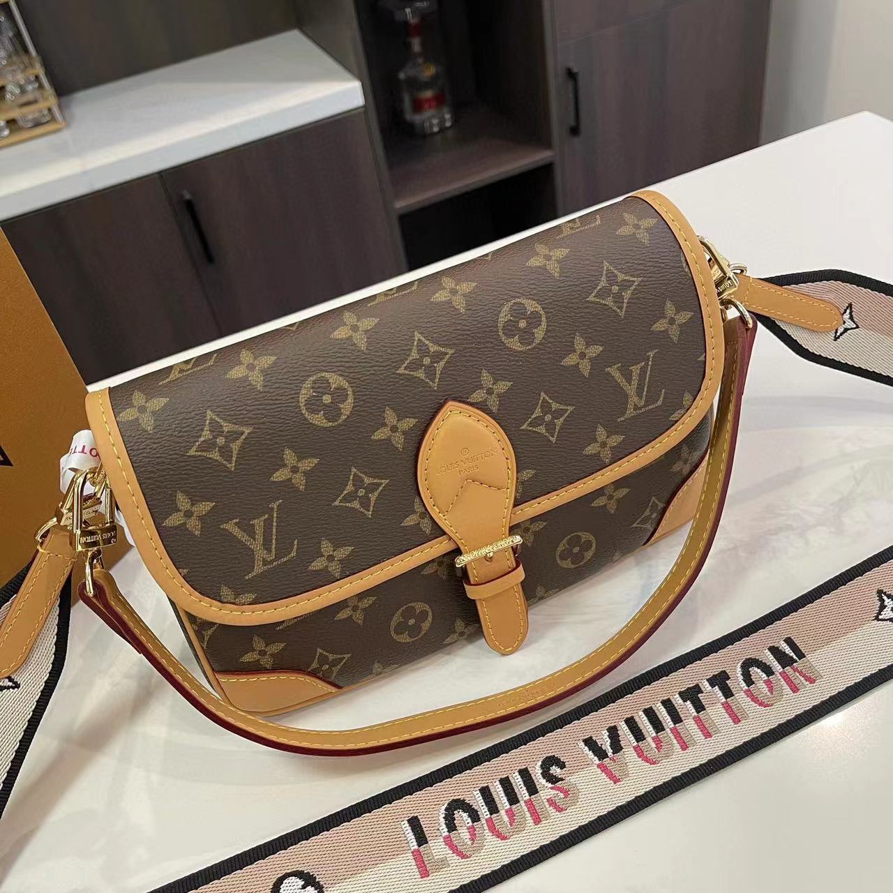 LV DIANE バゲットショルダークロスボディバッグ【50％割引+送料無料】
