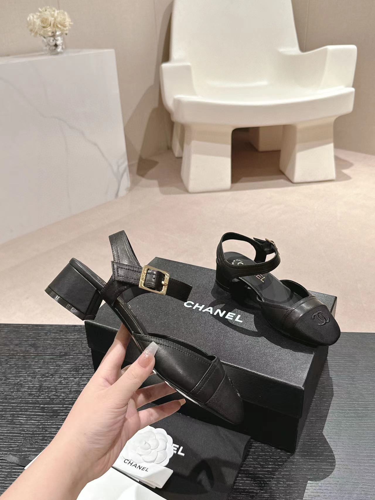 CHANE1 高品質ダブル C ロゴ ローヒール【50％割引+送料無料】