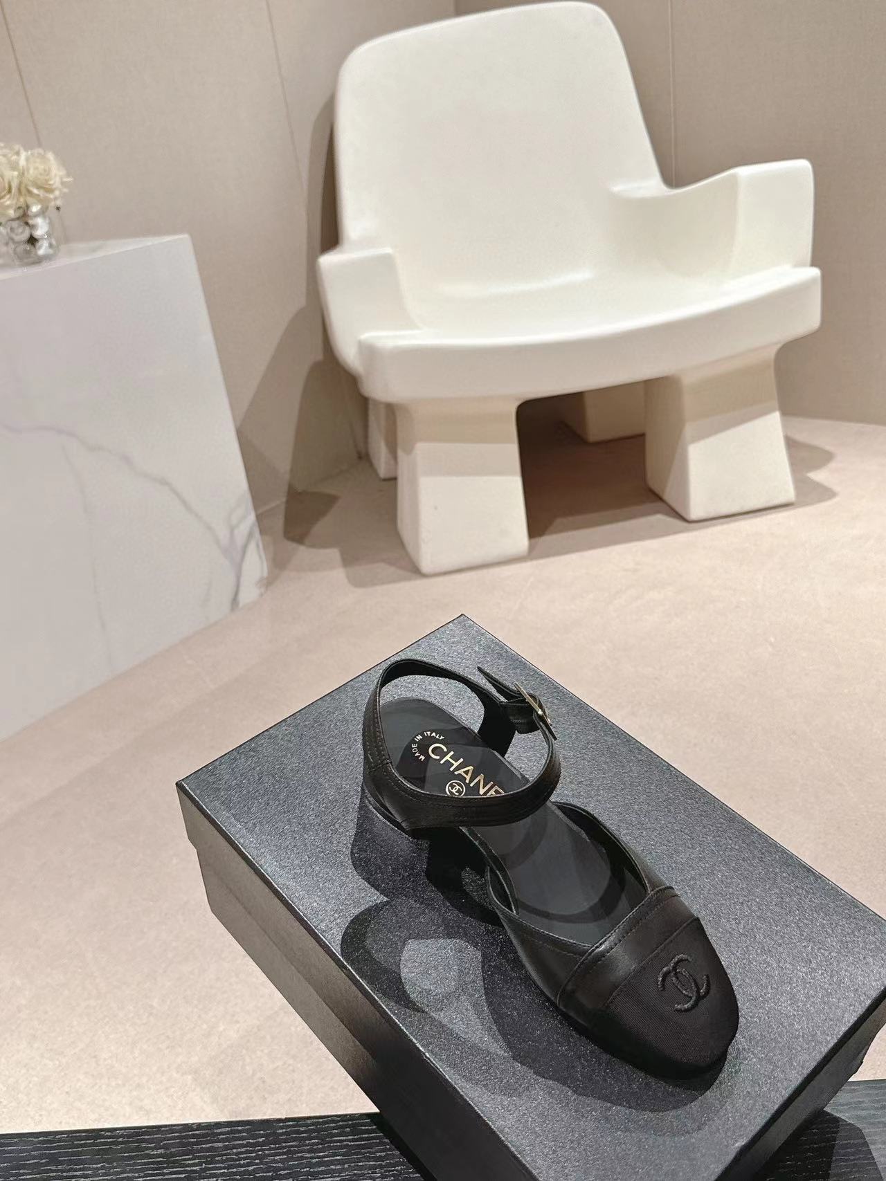 CHANE1 高品質ダブル C ロゴ ローヒール【50％割引+送料無料】