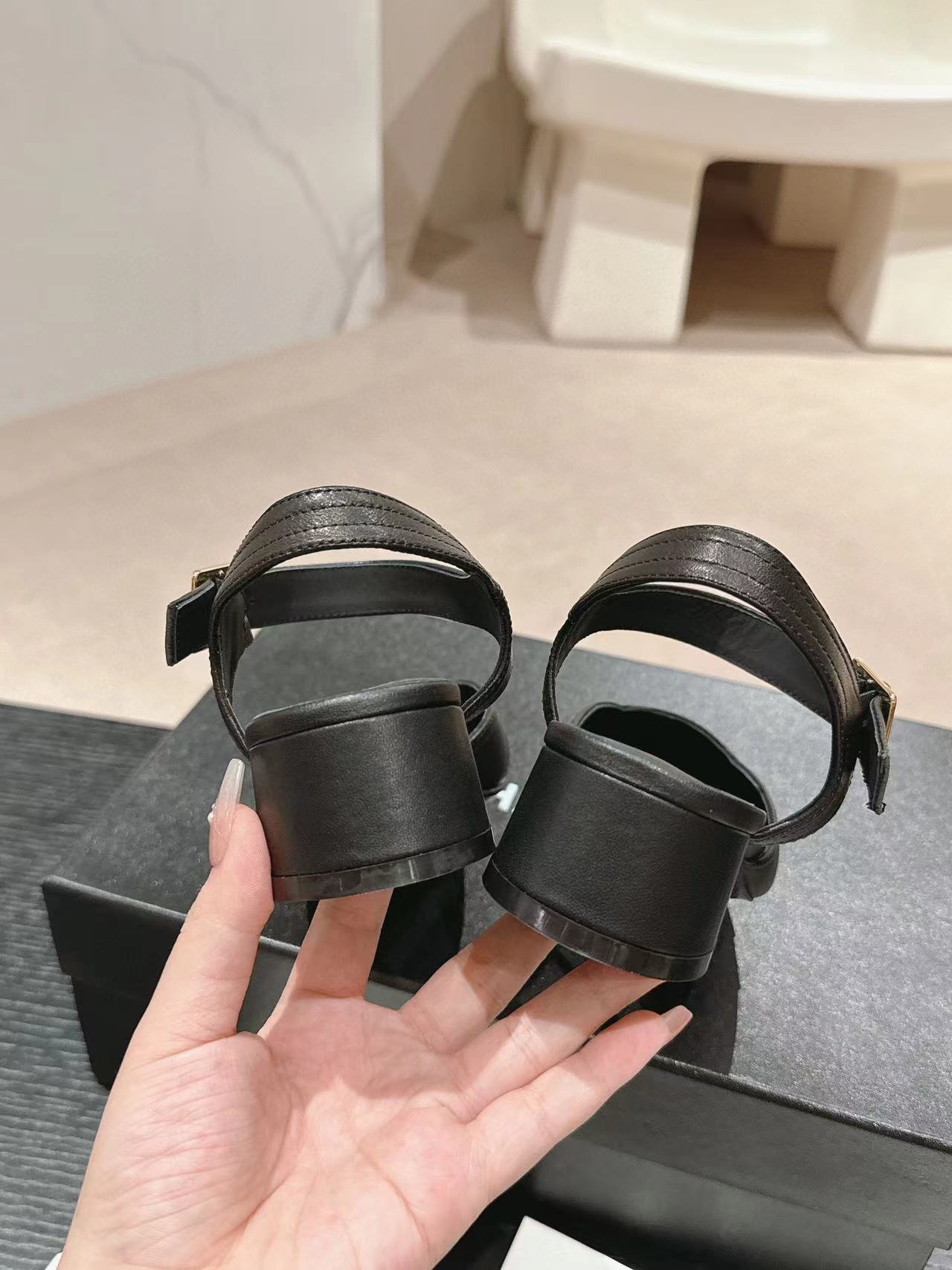 CHANE1 高品質ダブル C ロゴ ローヒール【50％割引+送料無料】