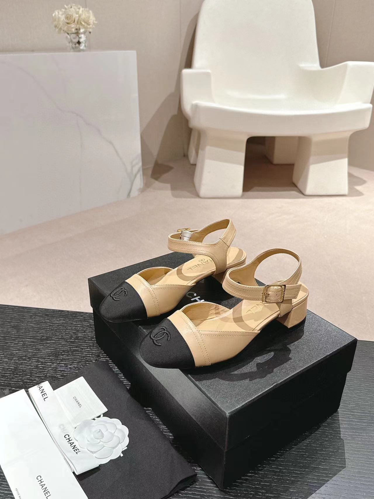 CHANE1 高品質ダブル C ロゴ ローヒール【50％割引+送料無料】