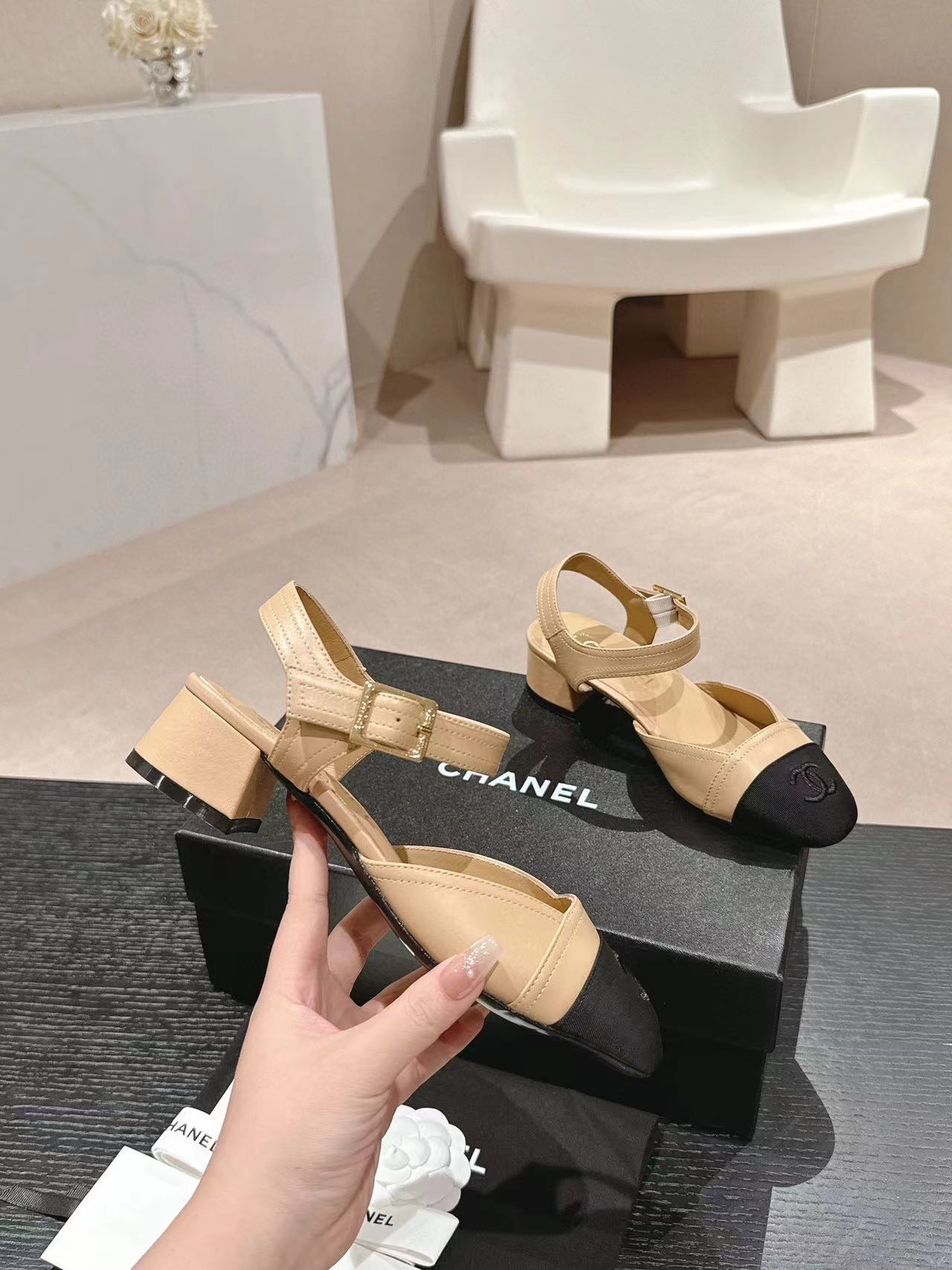 CHANE1 高品質ダブル C ロゴ ローヒール【50％割引+送料無料】