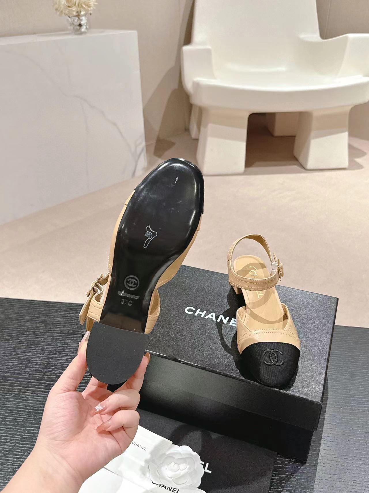 CHANE1 高品質ダブル C ロゴ ローヒール【50％割引+送料無料】