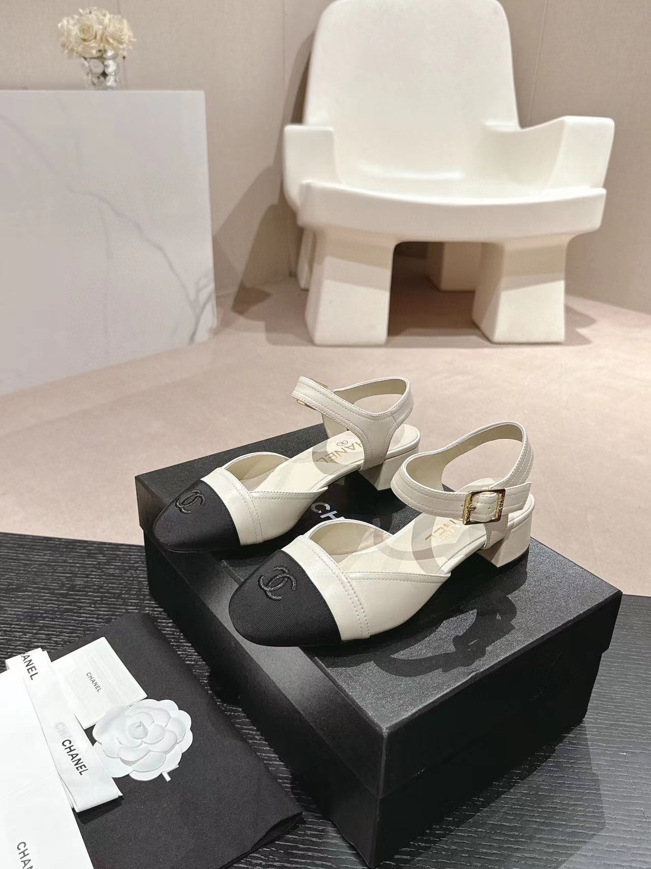 CHANE1 高品質ダブル C ロゴ ローヒール【50％割引+送料無料】