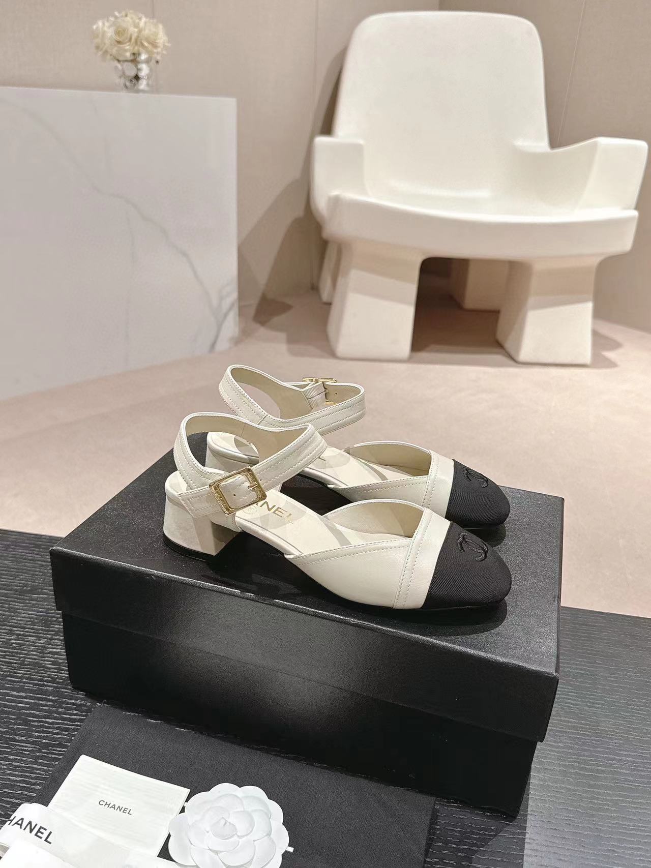 CHANE1 高品質ダブル C ロゴ ローヒール【50％割引+送料無料】