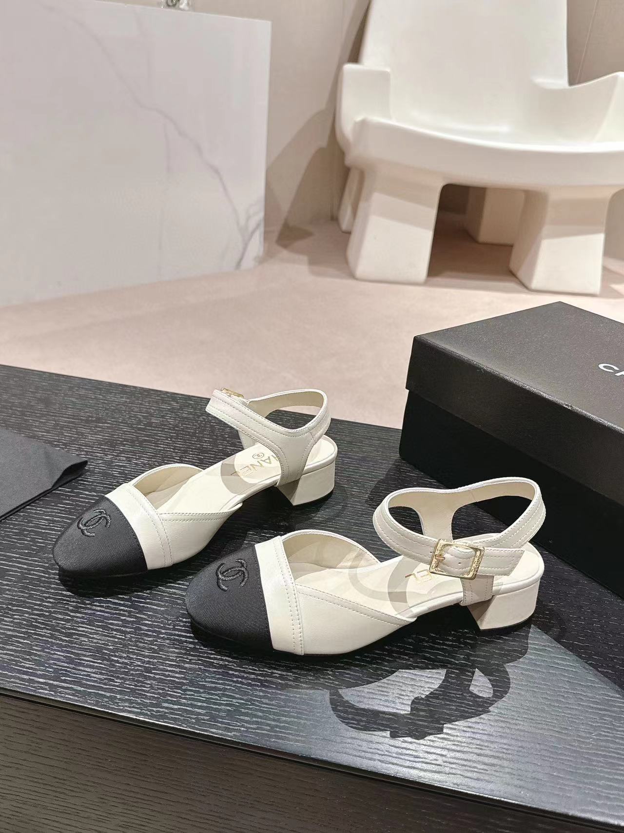 CHANE1 高品質ダブル C ロゴ ローヒール【50％割引+送料無料】