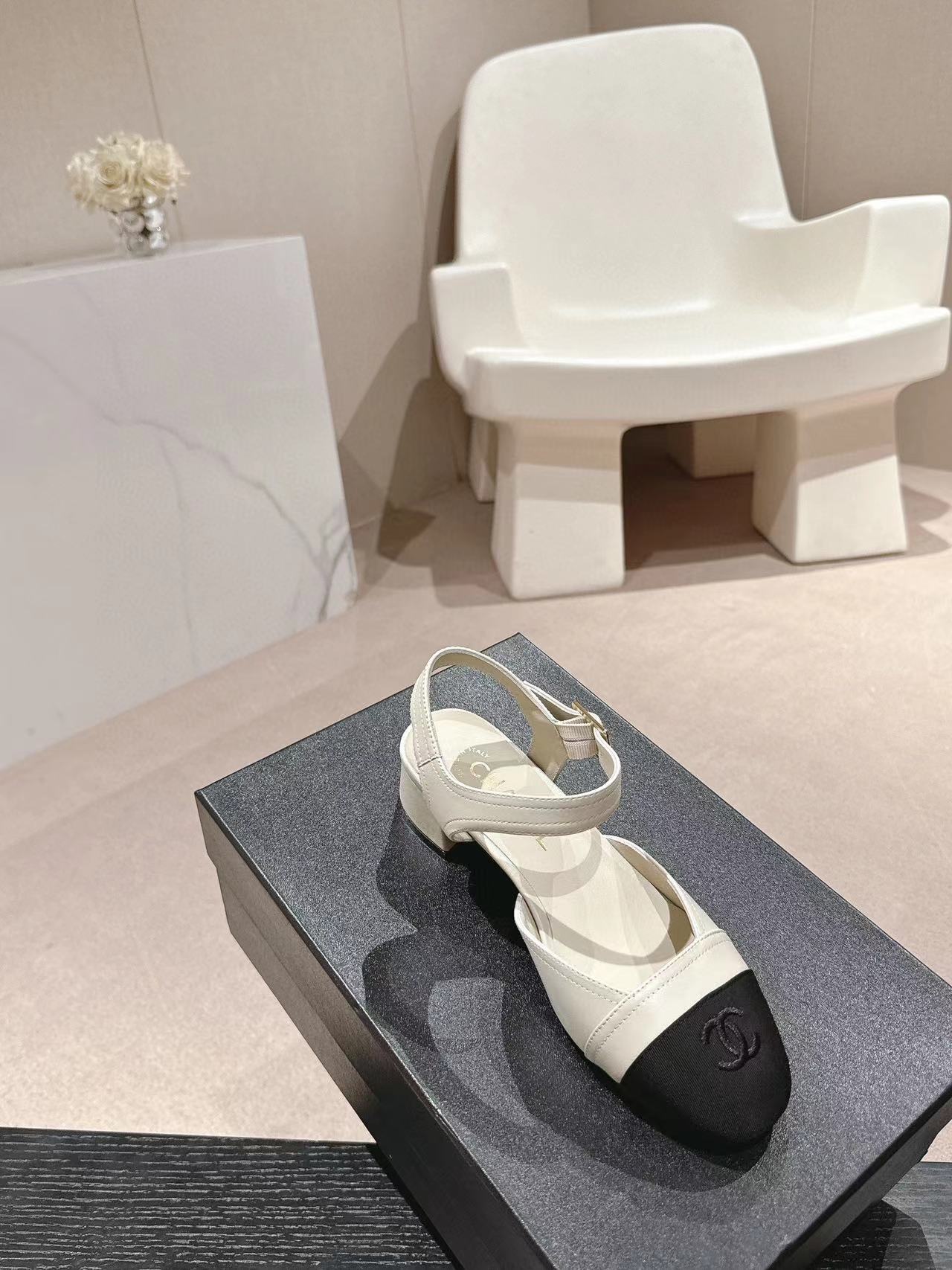 CHANE1 高品質ダブル C ロゴ ローヒール【50％割引+送料無料】