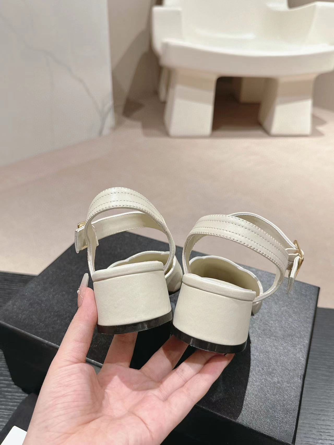 CHANE1 高品質ダブル C ロゴ ローヒール【50％割引+送料無料】