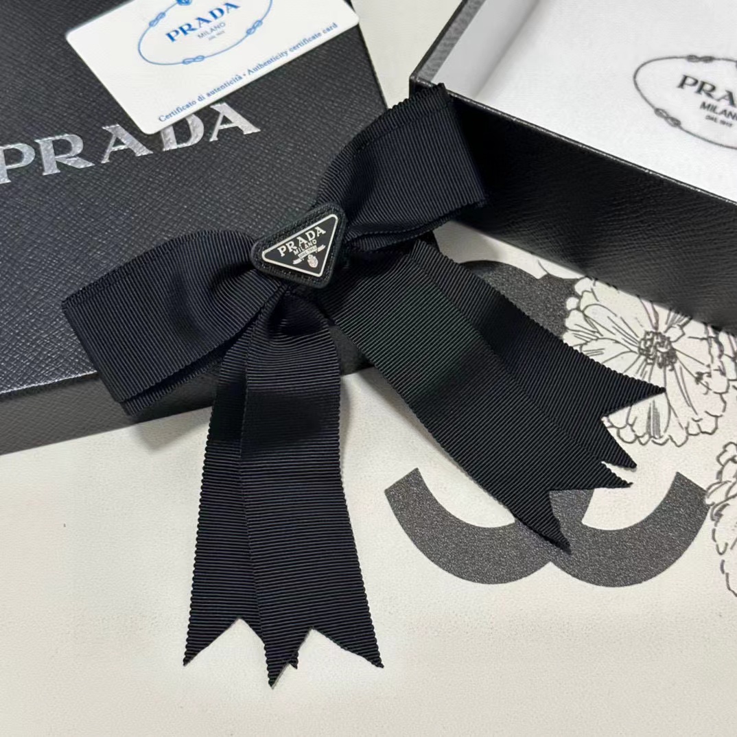 PR4DA トライアングルロゴ ヘアクリップ【50％割引+送料無料】