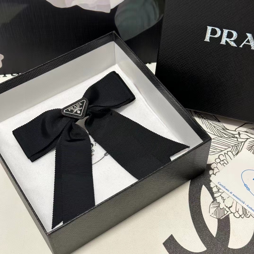 PR4DA トライアングルロゴ ヘアクリップ【50％割引+送料無料】