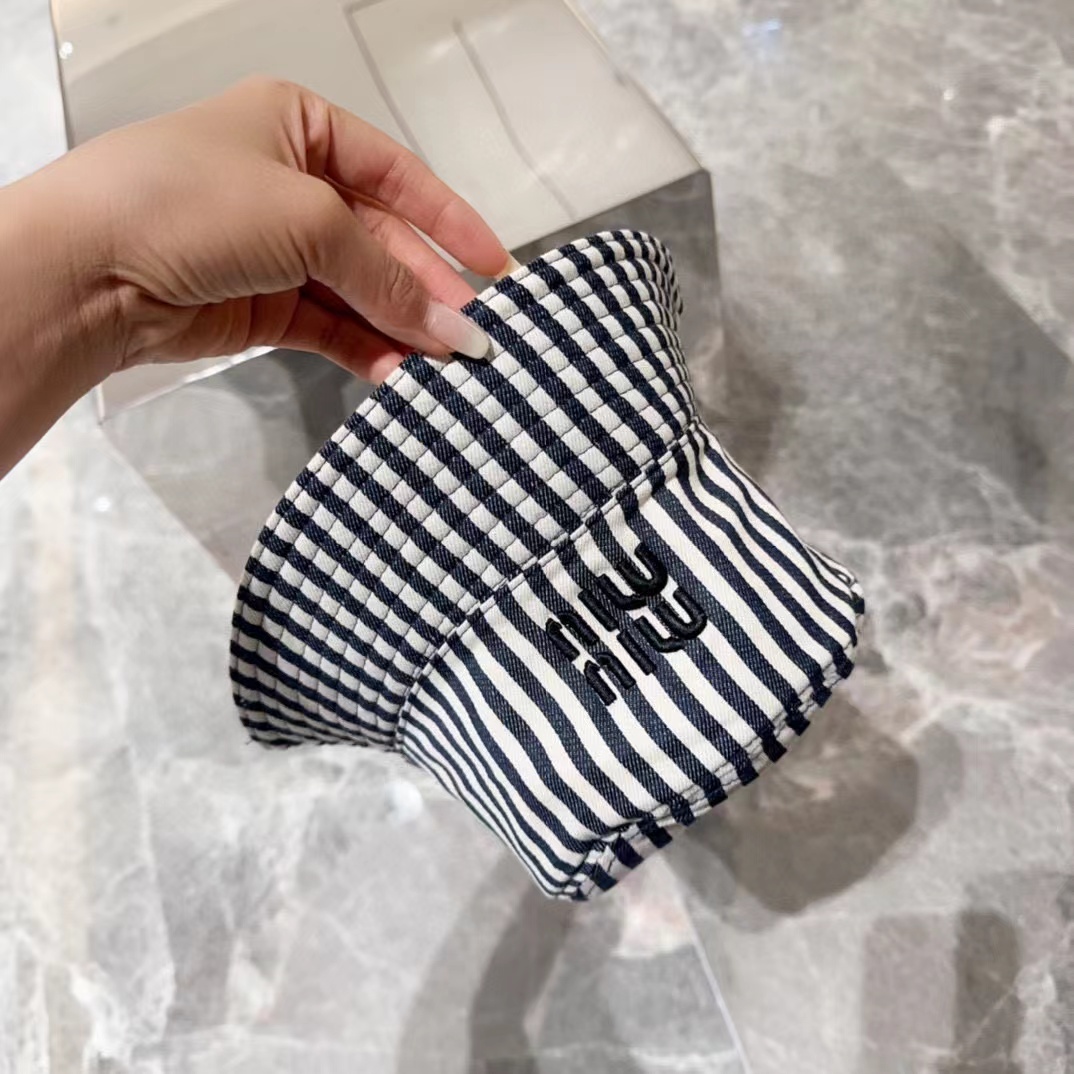 M1UM1U 文字刺繍両面バケットハット【50％割引+送料無料】