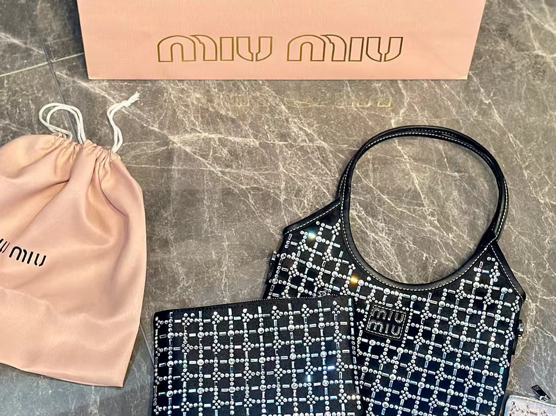 M1UM1U ラインストーン ハンドバッグ【50％割引+送料無料】