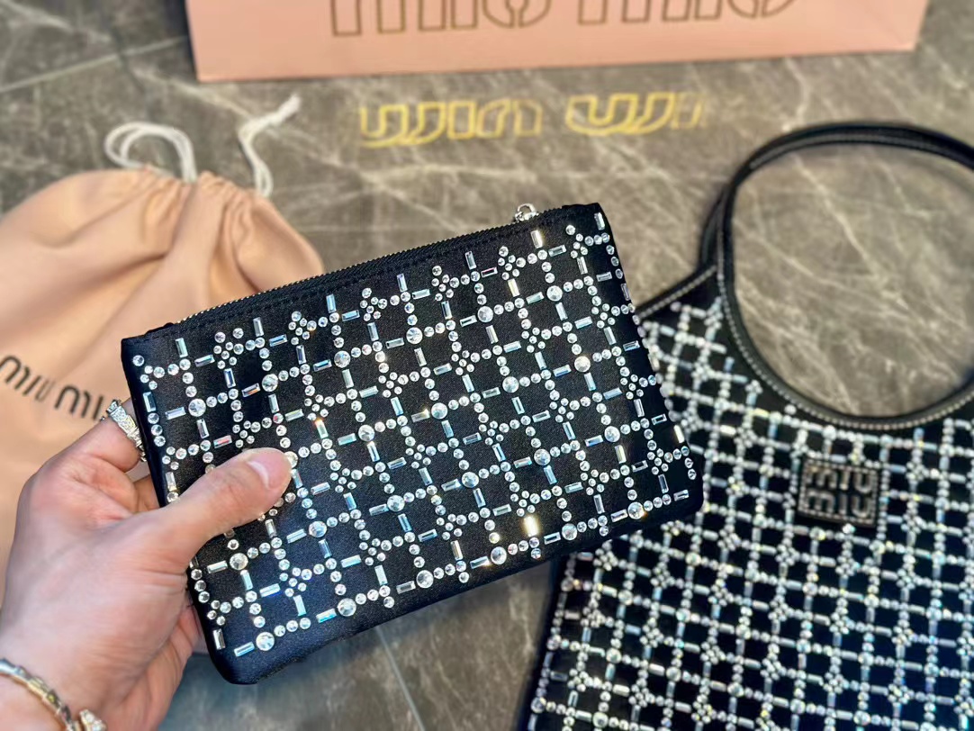 M1UM1U ラインストーン ハンドバッグ【50％割引+送料無料】